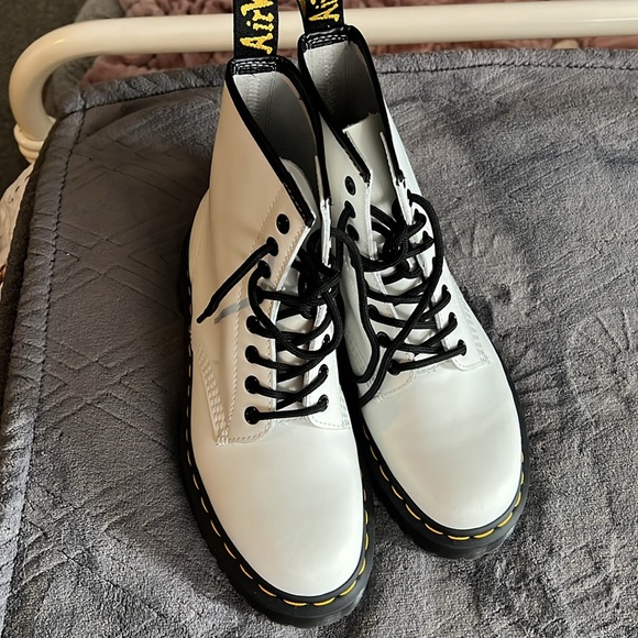 Dr. Marten’s - Flawless! - Picture 2 of 6